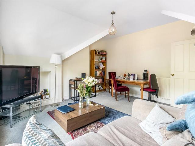 Muswell Hill Road, London, N10 2 bed apartment to rent £2,250 pcm £519 pw