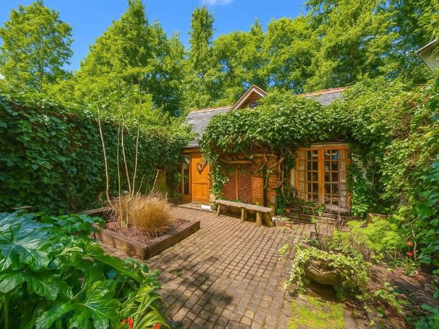 Muswell Hill Road, London N10, 2 bed detached house to rent, £3,100 pcm | PrimeLocation