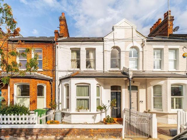 Musard Road, London W6 2 bed flat to rent £3,000 pcm £692 pw