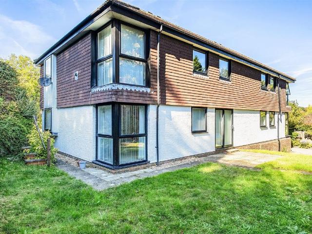 Museum Hill, Haslemere GU27, 2 bed flat to rent, £1,350 pcm | PrimeLocation