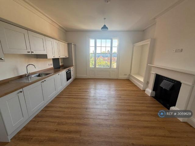 Museum St, Ipswich, IP1 3 bed flat to rent £1,245 pcm £287 pw