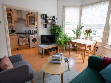 Musgrove Road, London, SE14 2 bed apartment to rent £2,350 pcm £542 pw
