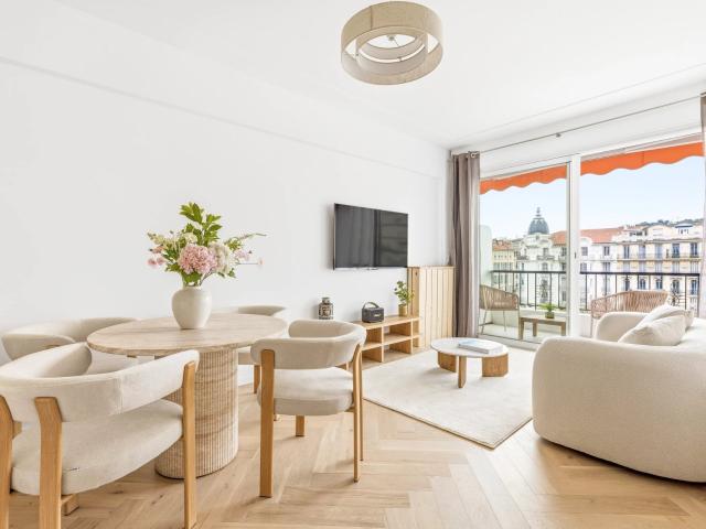 Musiciens — rénové 44 m² avec terrasse, vue dégagée sur la P. 43m² Nice