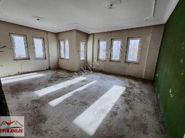 Muslihittinde Harika Lokasyonda 3+1,130 M²üç Cepheli Satılık D
