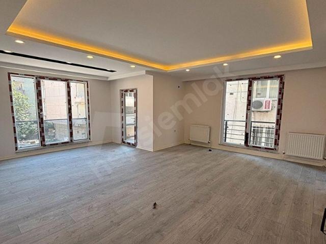 MÜSLÜM EMLAKTAN MERKEZİ KONUMDA GENİŞ 2+1 DAİRE