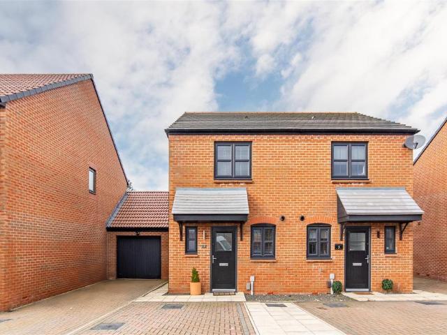 Musselburgh Circle, The Fairways. 2 bed semi detached house to rent £1,100 pcm £254 pw