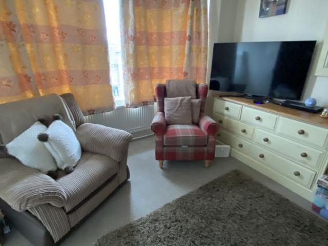 Mutton Hall Lane, Heathfield TN21, 1 bed flat to rent, £950 pcm | PrimeLocation
