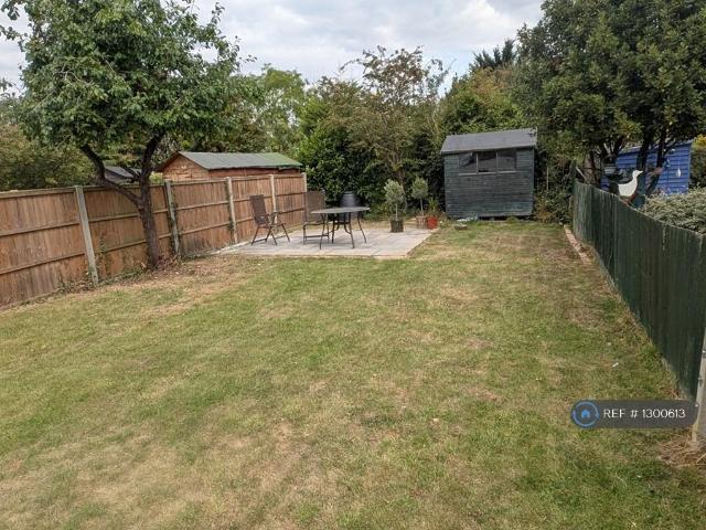 Mutton Lane, Potters Bar, EN6 4 bed semi detached house to rent £2,600 pcm £600 pw