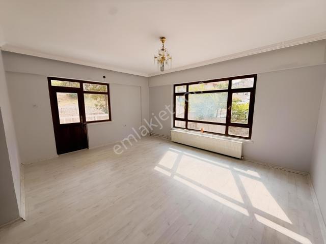 Mutlu Cadde Üzeri Cepheleri Açık 3+1 Kiralık Daire
