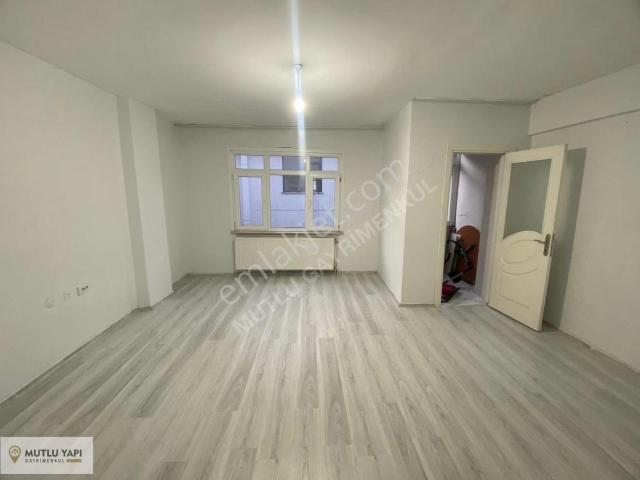 Mutlu Gayrimenkul'den Şirinevler'de Kiralık 2+1 Daire 75m²
