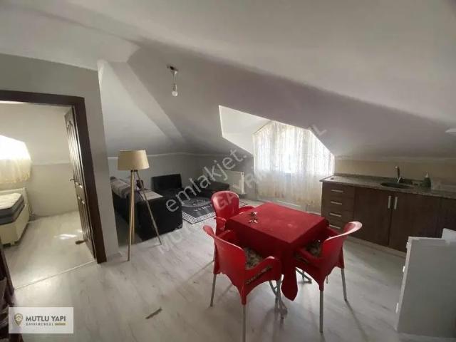 Mutlu Gayrimenkul'den Kiralık 1+1 Eşyalı Teras Kat Daire!