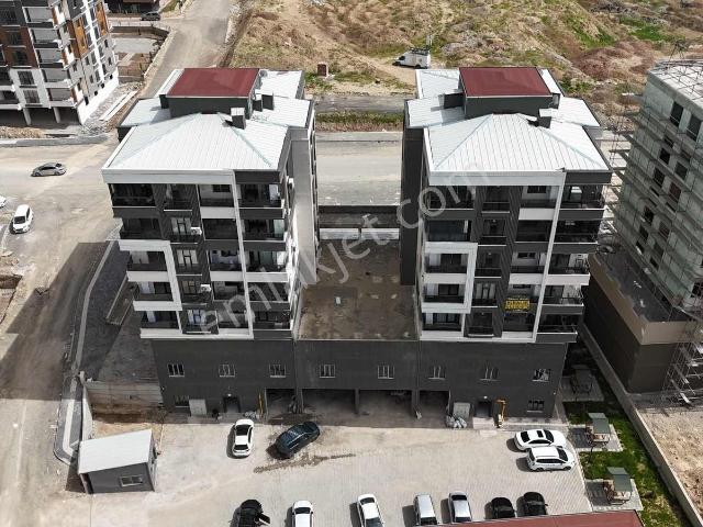 Mutlu Rezidansta Satılık Merkezi Ferah 1+1 Cadde Cepheli Daire