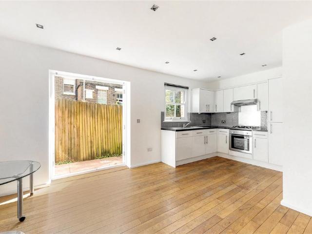 Mutrix Road, Kilburn, London, NW6 2 bed detached house to rent £2,500 pcm £577 pw