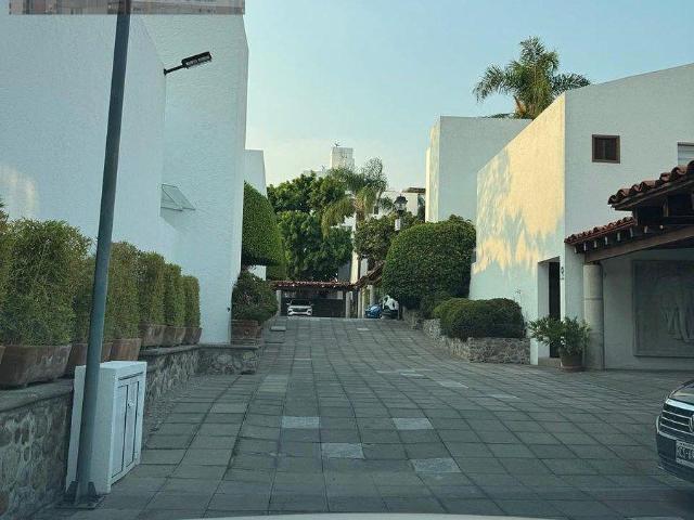 Muy amplio departamento en zona tranquila con Roof garden