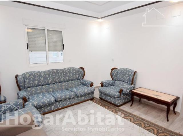 MUY AMPLIO Y REFORMADO JUNTO AL CENTRO DE SALUD