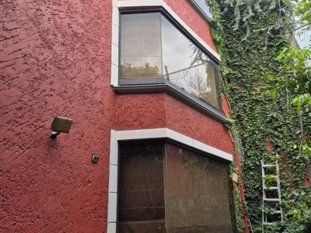 Muy buena ubicación Casa en Paseos del Bosque.Ideal para quien necesita tener su oficina en casa