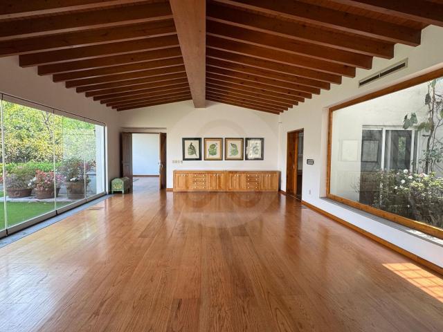 Muy linda casa en venta en Bosques de las Lomas en cerrada