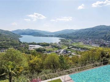 Muzzano Villa mit Seeblick und Pool