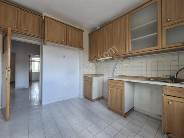 Muzaffer Türkeş Çınar Sitesi B Blok'ta Satılık 3+1 Bakımlı Daire