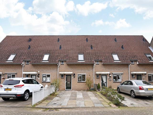 MVGM Te huur: Gildebrink 5, rhoon
