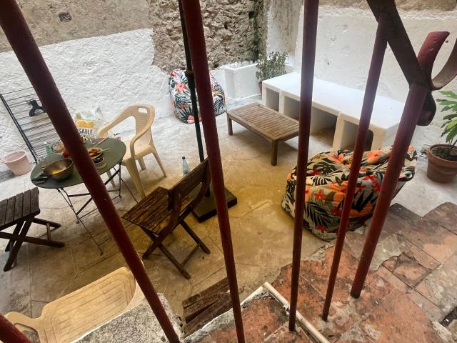 My apartment and its courtyard, between Réformés and La Plaine, Marseille Amsterdam Apartments for Rent