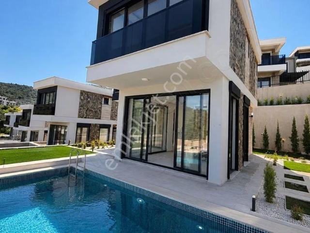 My Bodrum Güllük'te Deniz Manzaralı Lüks Villa