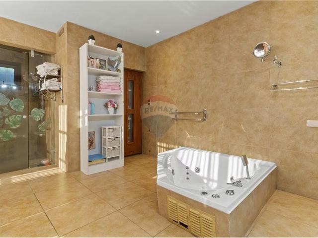 My flower school, camino el huinganal | 6 dormitorios por 22800.00 en Lo Barnechea