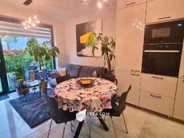 Nowoczesna szeregówka z ogródkiem, 3 poziomy, 81 m²