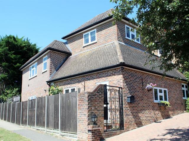 Mymms Drive, Brookmans Park AL9, 1 bed flat to rent, £1,650 pcm | PrimeLocation