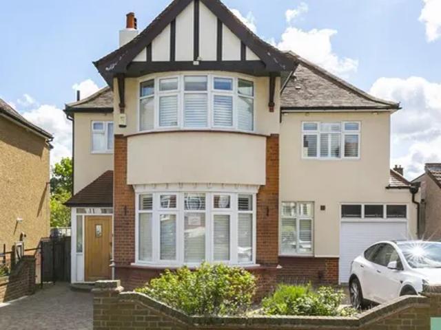 Myddelton Gardens, Winchmore Hill, London, N21 2PA, United Kingdom | 6 bed house for rent #114202315 | Rentberry
