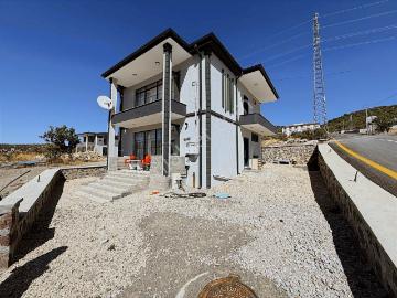 Myg'den Çamlıdere'de Satılık Yeni Yapılı 2 Katlı Villa Fırsatı