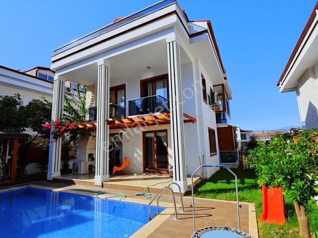 Mykonut'tan Babataşı'nda Sahile 250mt.havuzlu 5+1 Müstakil Villa