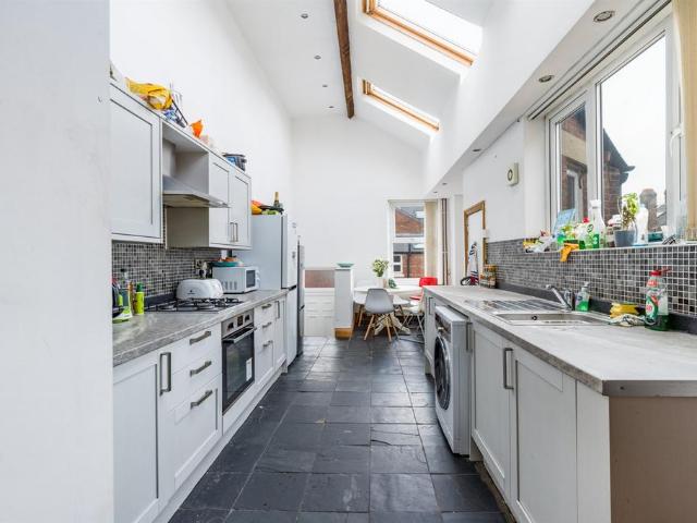 Myrtle Grove, Newcastle Upon Tyne 6 bed maisonette to rent £4,160 pcm £960 pw