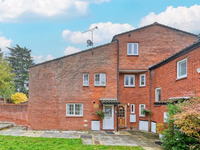 Myrtleside Close, Northwood. 2 bed end of terrace house to rent £1,800 pcm £415 pw