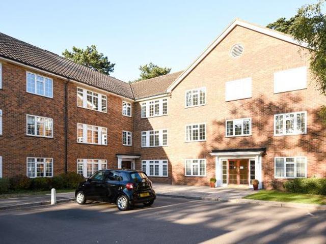 Myrtleside Close, Northwood, HA6 3 bed flat to rent £2,700 pcm £623 pw