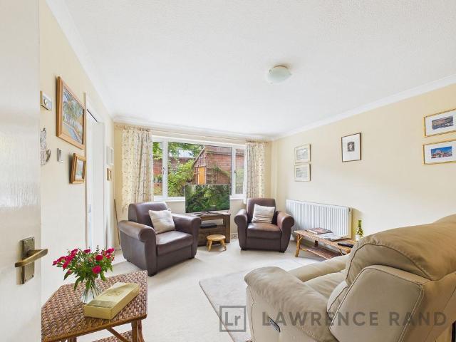 Myrtleside Close, Northwood, HA6 2 bed terraced house to rent £1,750 pcm £404 pw