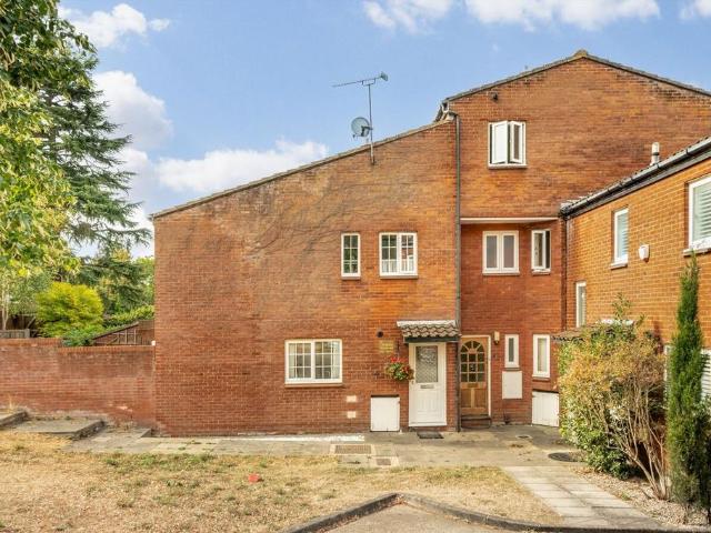 Myrtleside Close, Northwood HA6 2 bed terraced house to rent £2,000 pcm £462 pw