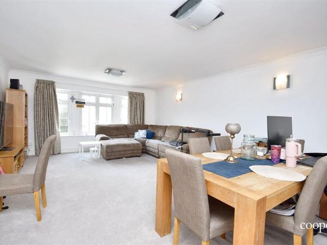 Myrtleside Close, Northwood, HA6