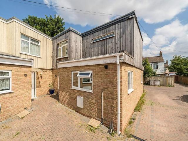 Myra Street, Abbey Wood 3 bed semi detached house to rent £2,600 pcm £600 pw