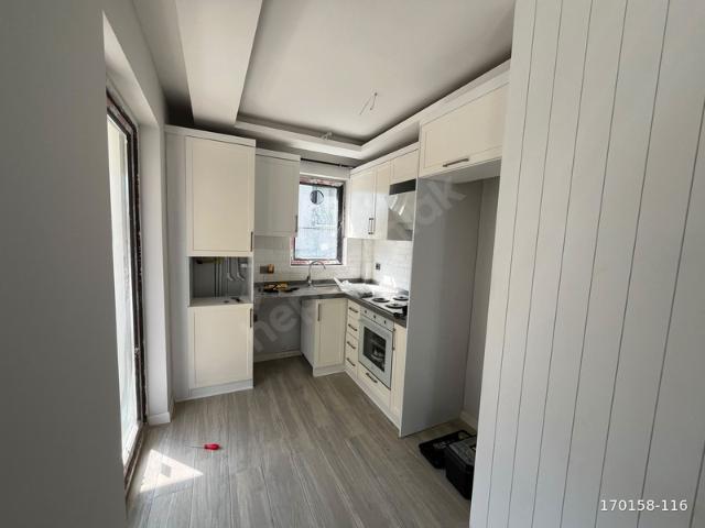 MYROOF EMLAK'DAN İNCEK MAHALLESİNDE CADDE YAKINI 1+1 BALKONLU.