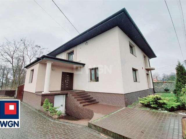 Komfortowy dom 200 m2 z nowoczesnym wykończeniem i ogródkiem