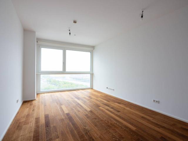 MySKY, ERSTBEZUG nach Renovierung, Helle 2 Zimmer, 14.OG Weitblick Richtung Süden Wiens