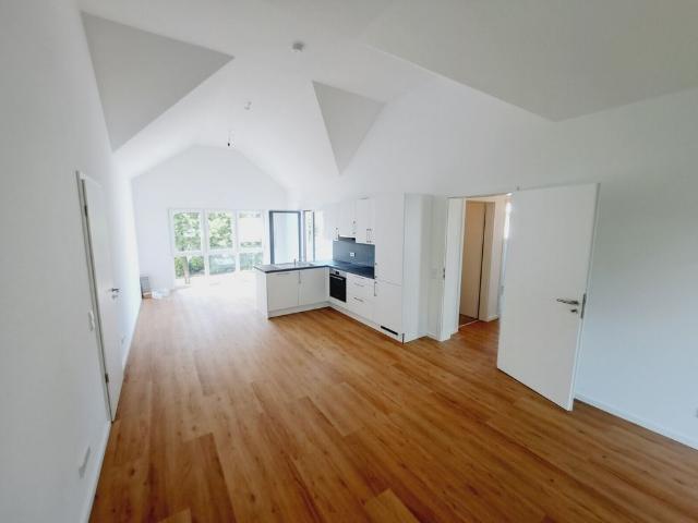 MZ Lerchenberg, 4 Zimmer Dachgeschosswohnung mit EBK und Loggia und 2 Pkw Stellplätze