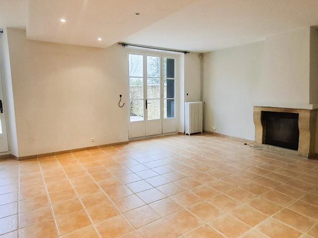 N093: NOISY LE ROI calme et espace en centre ville Maison de famille avec jardin, grande dépendance et pr