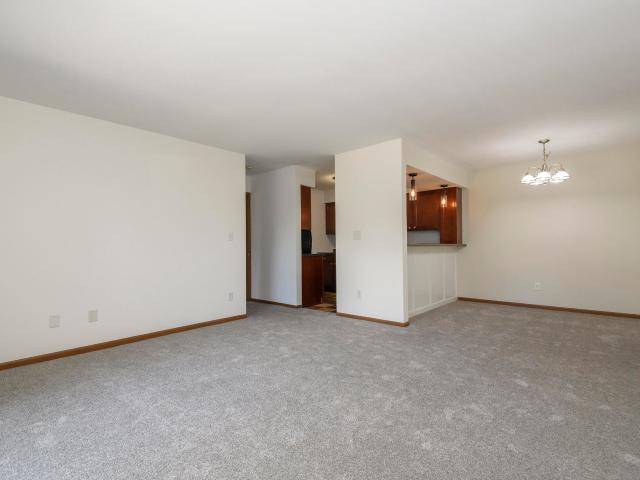 N110W16936 Ashbury Cir, Unit 4