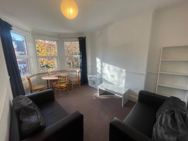 N15, TURNPIKE LANE 2 BEDROOM FLAT