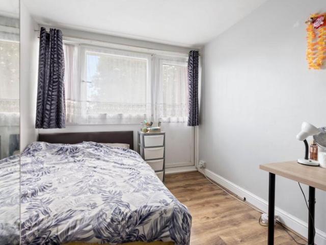 N1 4 double bed flat to rent