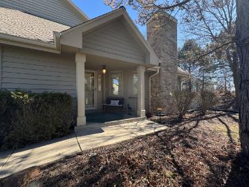 N21W24305 Cumberland Dr, Unit 38N, Pewaukee, WI 53072 5 | MLS #1953
