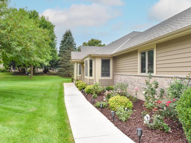 N21W24347 Deer Park Ct, Unit A