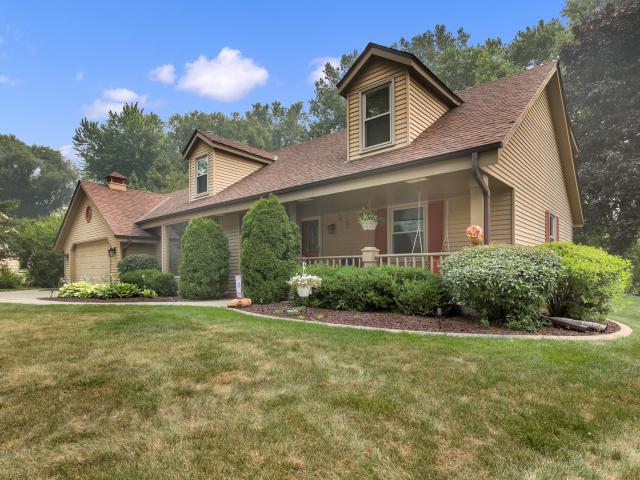 N22W22227 Meadowood Ct